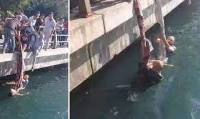 Üsküdar'da yüzmek için denize giren bir çocuk boğulma tehlikesi yaşadı.