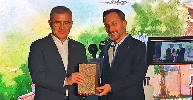 Üsküdar Belediyesince tarihi hamamdan kütüphane kafeye dönüştürülen Kuzguncuk Nevmekan'ın açılışında