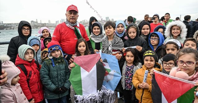 İsrail'in Filistin'e yönelik saldırılarında hayatını kaybeden çocukların isimlerinin yazılı olduğu