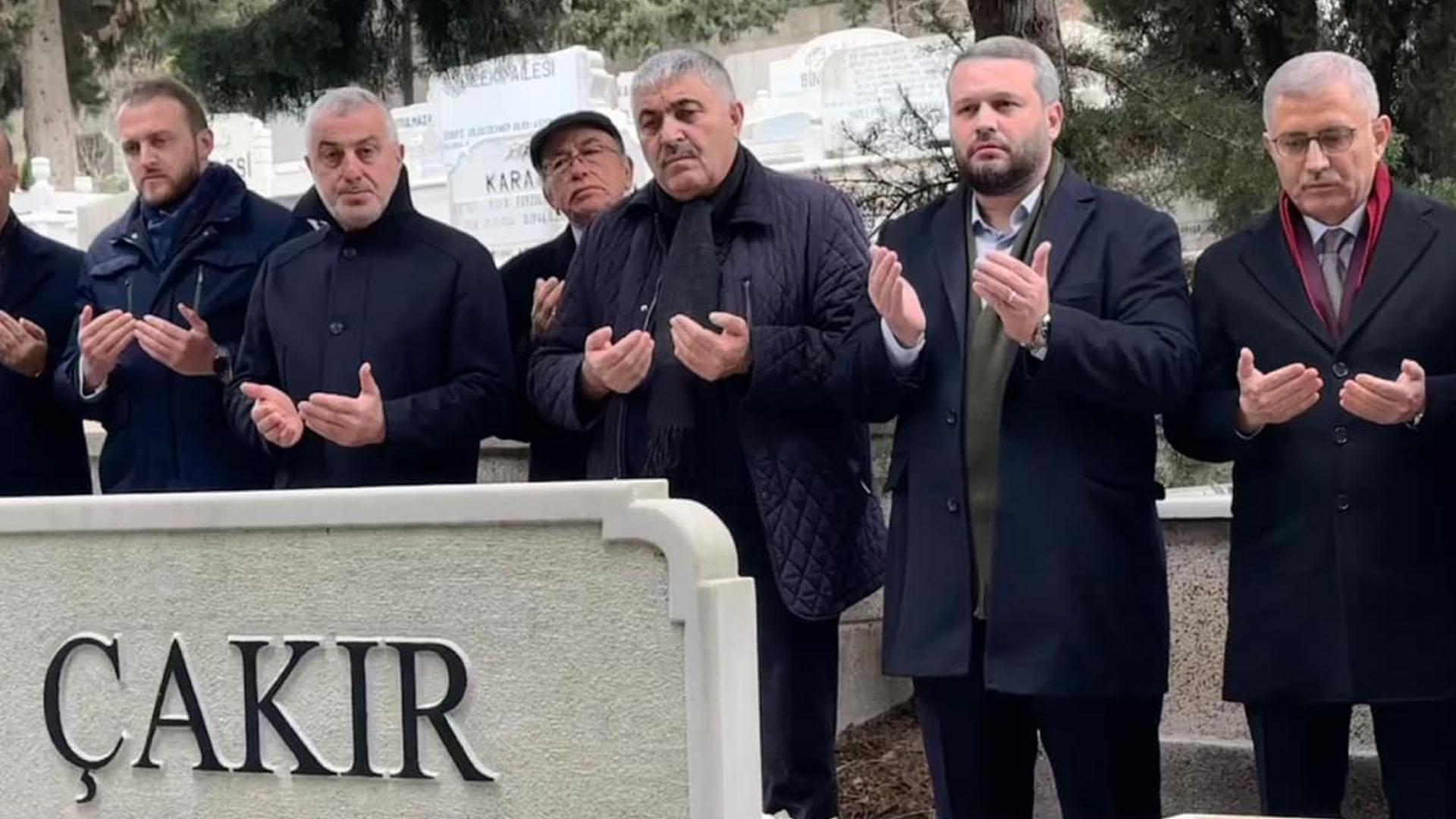 AK Parti Üsküdar İlçe kurucu başkanlarından, Üsküdar Belediye Başkanlığı yapan