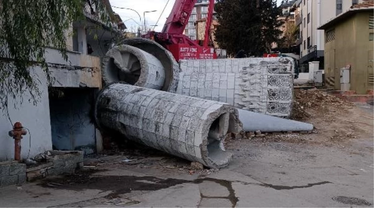 Üsküdar'da riskli olduğu belirlenerek yeniden yapılmasına karar verilen Mescid-i Aksa