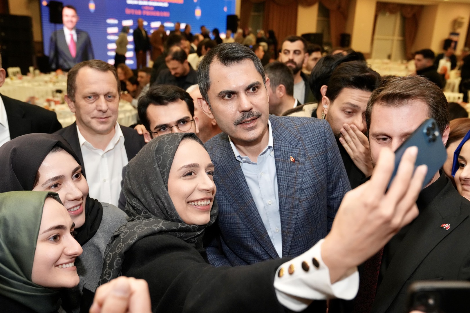 arti İBB Başkan Adayı Murat Kurum Üsküdar’da avukatlarla iftarda buluştu.