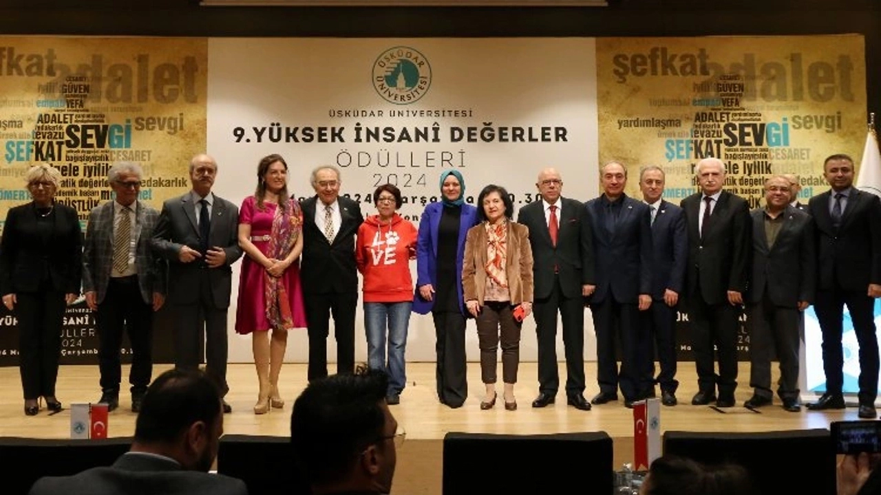 İstanbul'da Üsküdar Üniversitesi Seçici Kurulu tarafından 24 altın değeri yaşatmak