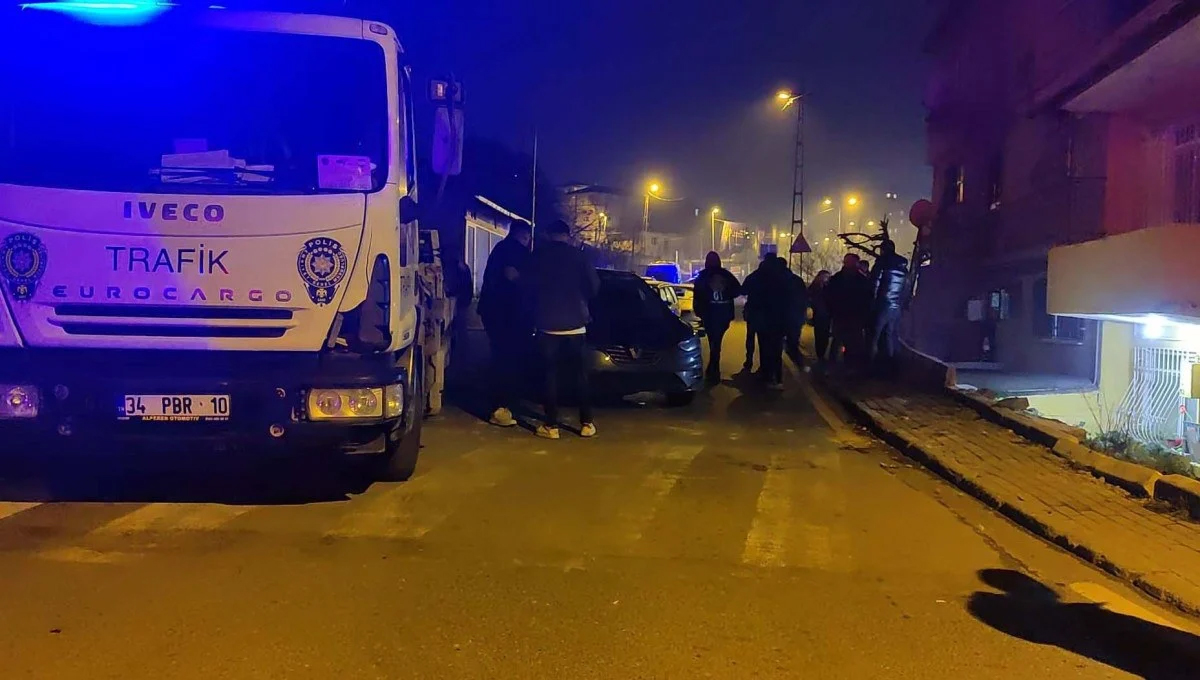 İstanbul Üsküdar'da ehliyetsiz sürücünün kullandığı otomobil, polis ekiplerinin ihtarına uymayarak