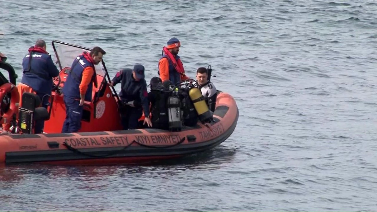 Üsküdar'da dün akşam yüzmek için denize giren bir şahıs gözden