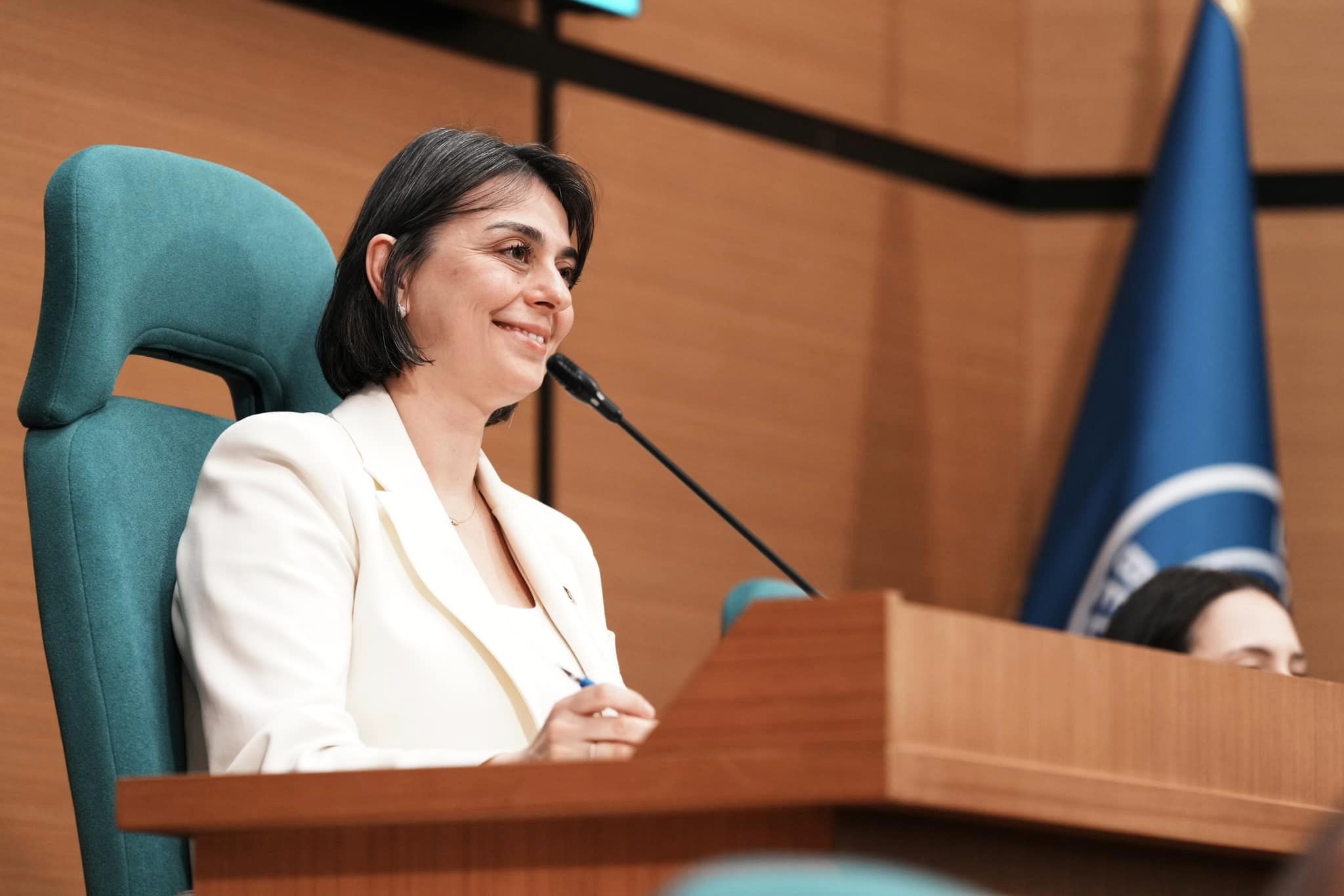 Belediye Başkanı Sinem Dedetaş’ın oturum başkanlığında yapılan toplantı meclis salonunda