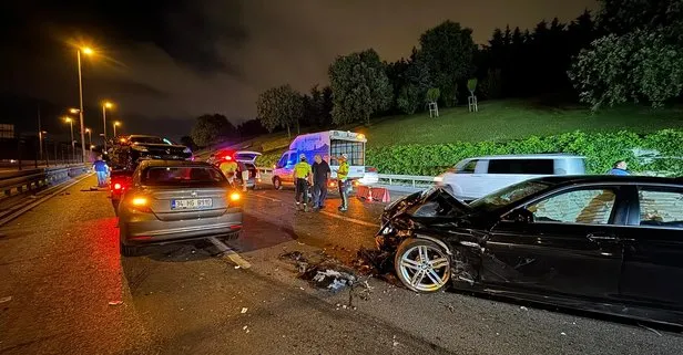 Kurban Bayramı'nın 3. gününde İstanbul Üsküdar'da 4 araç birbirine girdi.