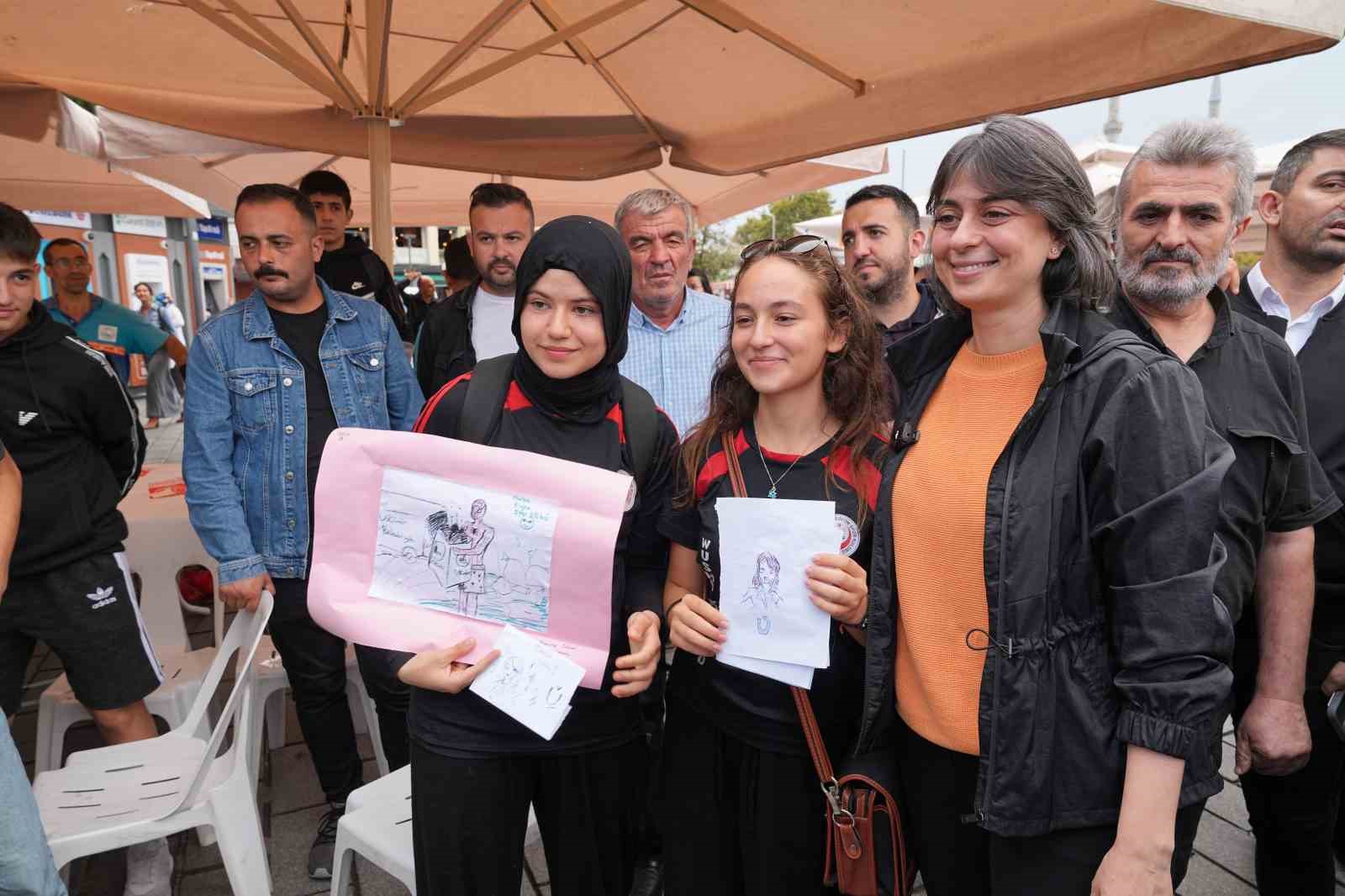 Dünya Temizlik Günü çerçevesinde Üsküdar Belediyesi tarafından Üsküdar sahilinde etkinlik