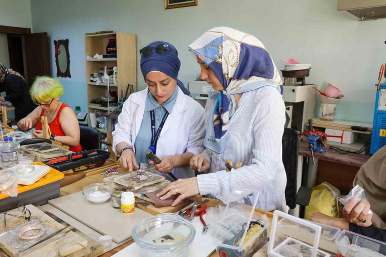 Ümraniye Belediyesi, geleneksel el sanatlarını yaşatarak kültürel mirası gelecek nesillere
