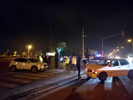 Üsküdar'da çöp kamyonu ve iki otomobilin karıştığı kaza sonrası sürücüler