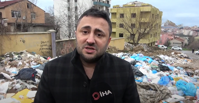 Üsküdar'da oluşan moloz, çöp ve atık yığınları mahalleliyi canından bezdirdi.