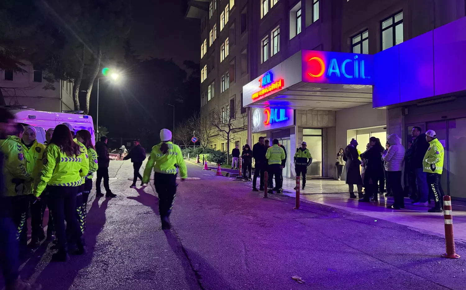 Üsküdar'da trafik kazasına müdahale etmek için yolun karşısına geçmek isterken