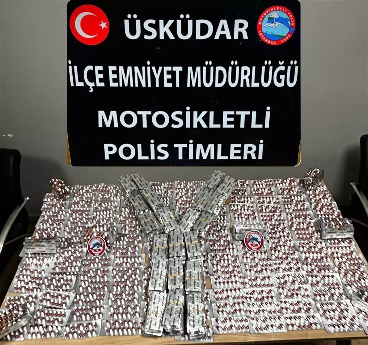 Polisin "dur" ihtarına uymayarak kaçan araçtan binlerce sentetik ecza hapı