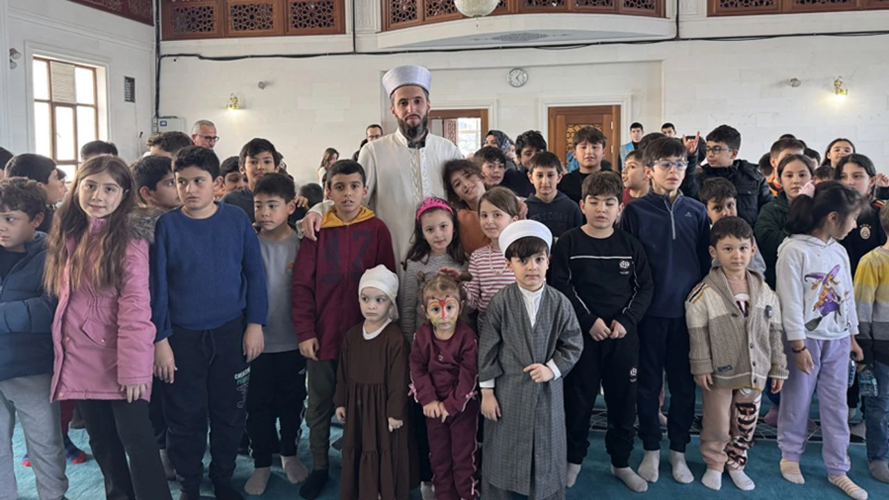 Üsküdar'daki Yavuztürk Fatih Camisi'nde çocuklar ve aileler için geleneksel Ramazan