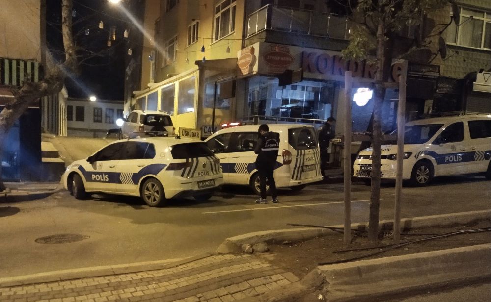 Üsküdar'da, komşular arasında "çöp atma" meselesi nedeniyle başlayan tartışma, trajik