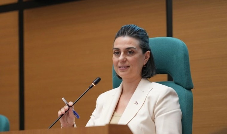 Üsküdar Belediye Başkanı Sinem Dedetaş, belediyede maaşların ödenmediğine dair iddiaları