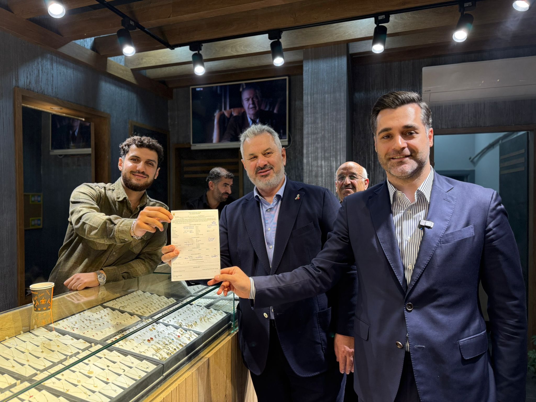 AK Parti İstanbul Milletvekili Hasan Turan, Üsküdar İlçe Başkanı Taha