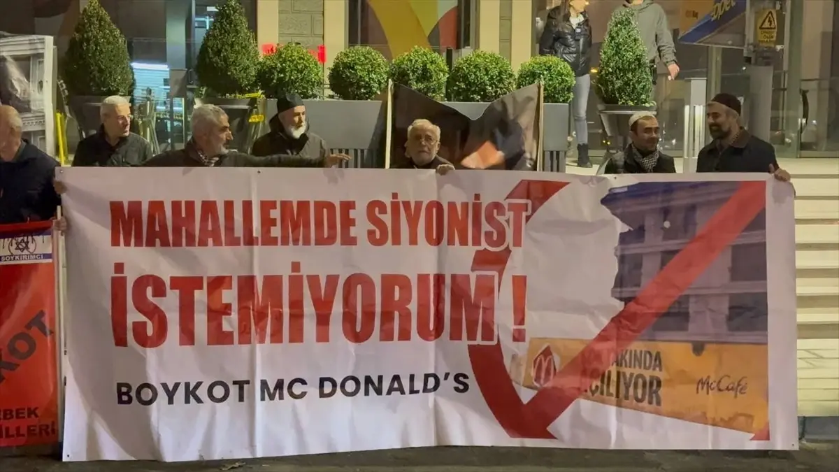 Mahalle sakinleri Filistin’e destek sloganları atarak mahalle kültürünü koruma vurgusu