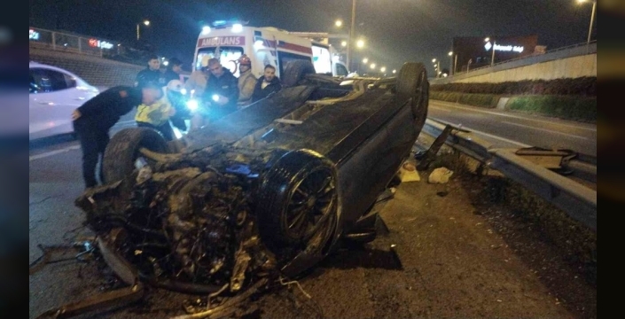 Üsküdar’da dün gece saat 04.30 sularında meydana gelen trafik kazasında,