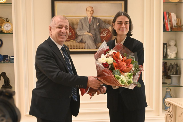 Zafer Partisi Genel Başkanı Ümit Özdağ, beraberindeki parti heyeti ile