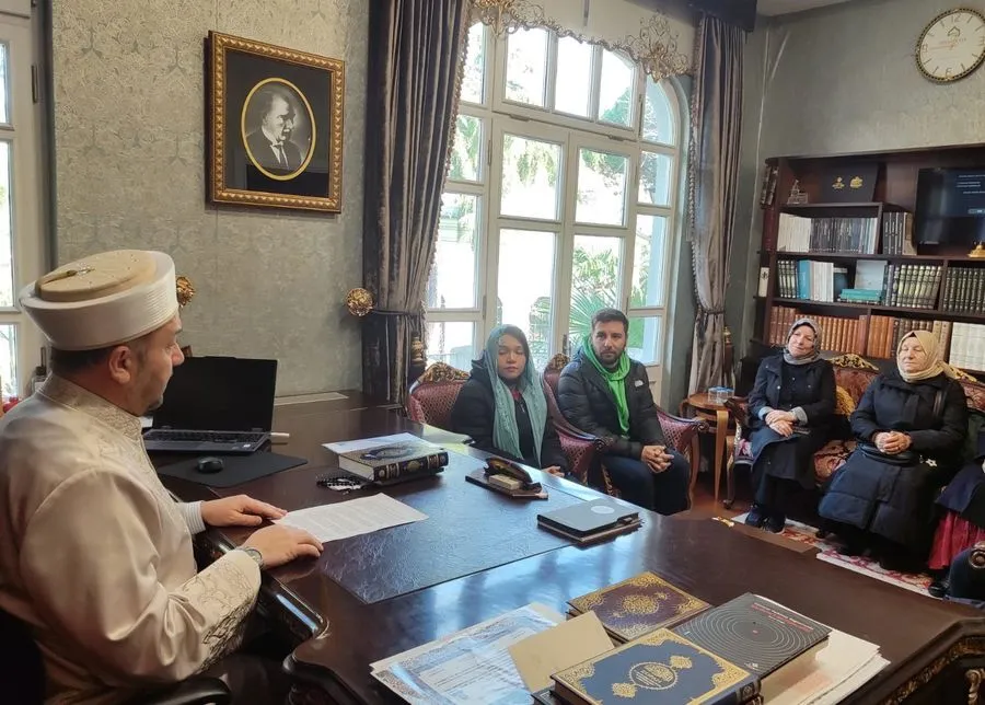 İstanbul Üsküdar’da İslam dinini araştırarak Müslüman olmaya karar veren Tayland