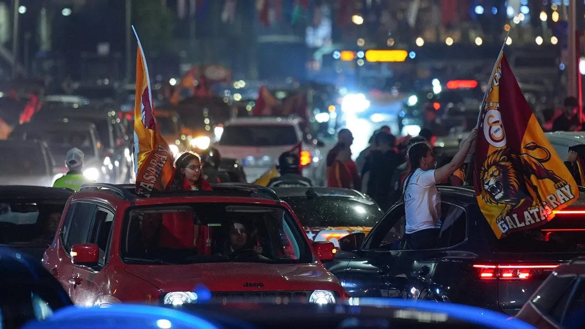 Süper Lig 2025-2026 sezonunda 26. şampiyonluğunu ilan eden Galatasaray’da kutlamaların