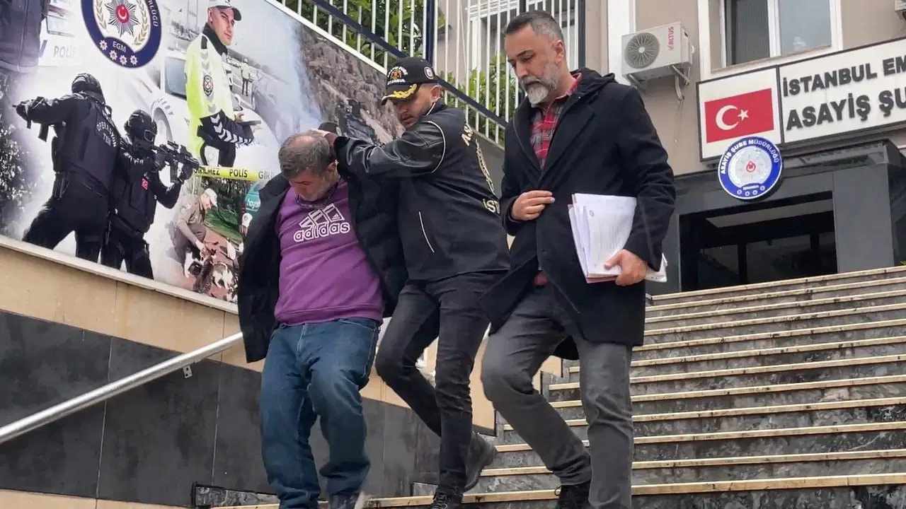 Üsküdar’da yaşanan olayda, telefonla aradıkları vatandaşı “polisiz” diyerek kandıran dolandırıcılar,