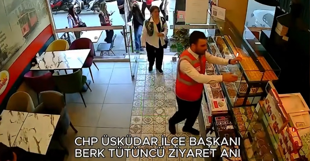 Üsküdar'da Cumhuriyet Halk Partisi (CHP) İlçe Başkanı Berk Tütüncü'nün esnaf