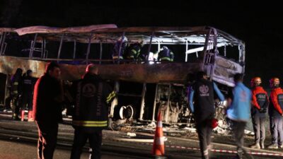Denizli’nin Sarayköy ilçesinde sabaha karşı dehşet verici bir trafik kazası
