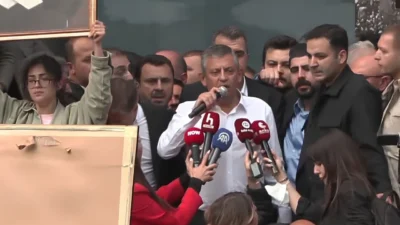 Cumhuriyet Halk Partisi (CHP) Genel Merkezi, sabahın erken saatlerinde hareketli