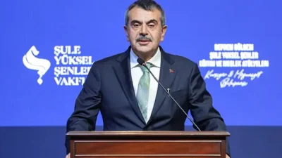 Milli Eğitim Bakanı Yusuf Tekin, karne döneminden yeni müfredata, okul