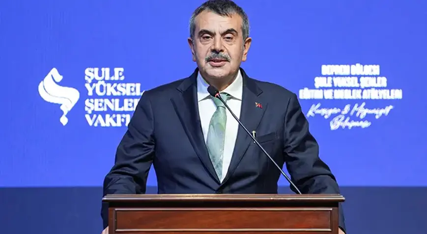 Milli Eğitim Bakanı Yusuf Tekin, karne döneminden yeni müfredata, okul
