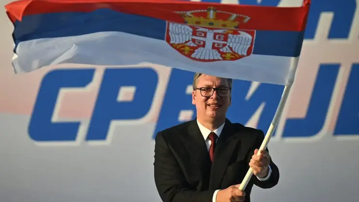 Sırbistan Cumhurbaşkanı Aleksandar Vucic, önümüzdeki haftalarda görevinden ayrılacağını ve erken