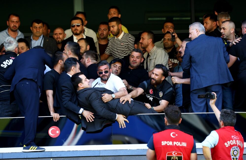 Fenerbahçe Spor Kulübü'nün Fenerbahçe Şükrü Saraçoğlu Spor Kompleksi’nde gerçekleştirilen olağanüstü