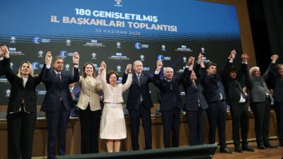 Keçiören, Nevşehir ve Keşan belediye başkanları AK Parti saflarına geçti.