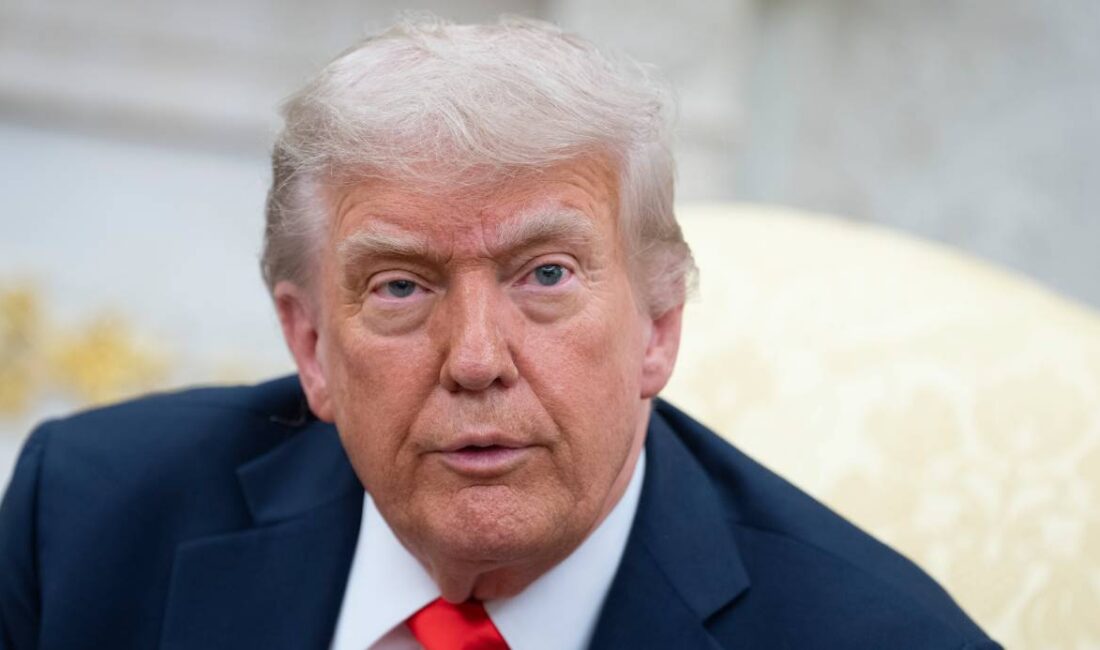 ABD Başkanı Donald Trump, İran'ın Hürmüz Boğazı'ndan geçen ticari gemilere