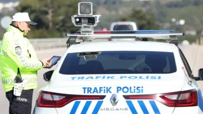 Trafikte saldırı amacıyla başka araçları takip eden veya aracından inerek