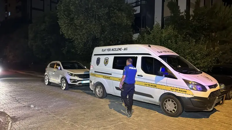 Adana'nın Yüreğir ilçesinde boşanmak isteyen 40 yaşındaki Hatice Mine Kocamaz,
