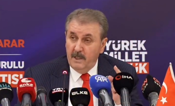 Ahmet Türk’ün geçmişte 6 dönem milletvekilliği ve belediye başkanlıkları yaptığını