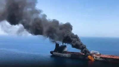Yemen'deki Husiler, Suudi Arabistan'a ait dev petrol tankerini balistik füzelerle