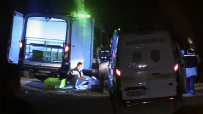 Bir kadın ile iki erkek olay yerinde yaşamını yitirdi, kaçan