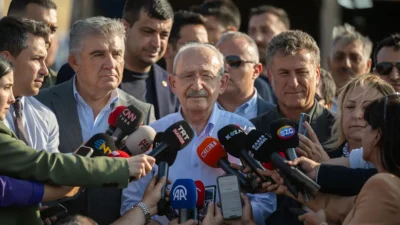 CHP'de 90 milletvekilinin istifa ederek Yeni Parti'yi kurmasının ardından Genel