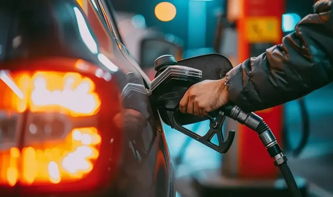 Brent petrol fiyatlarında yaşanan gerileme akaryakıt fiyatlarına indirim olarak yansıyor.