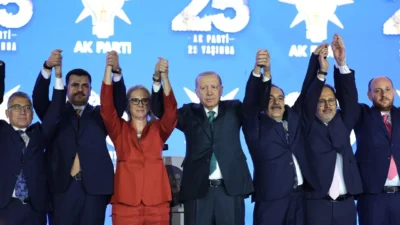 Siyasi partiler arasındaki belediye başkanı ve milletvekili geçişleri hız kesmeden