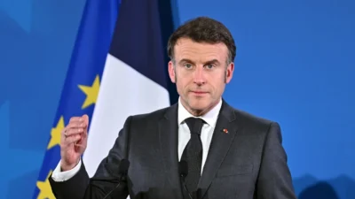 Fransa Cumhurbaşkanı Emmanuel Macron, çocukları ekranların olumsuz etkilerinden korumaya yönelik