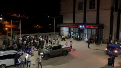 Hakkari'nin Derecik ilçesinde anahtarını unuttuğu 5. kattaki dairesine itfaiye merdiveniyle