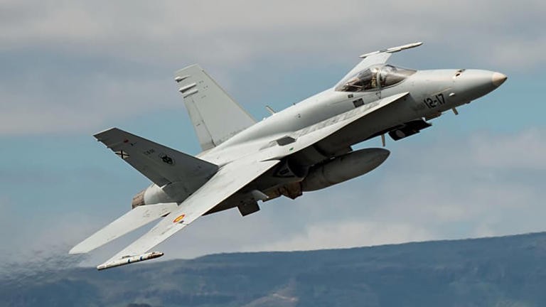 NATO görevi kapsamında Romanya'da konuşlu bulunan İspanyol F-18 savaş uçakları,