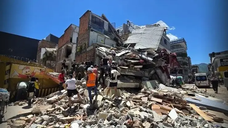 Güney Amerika ülkesi Kolombiya'da 10 Ağustos'ta meydana gelen 7,4 büyüklüğündeki