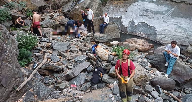 Bursa’nın Kestel ilçesine bağlı Derekızık Mahallesi’nde yer alan Küreklidere Şelalesi