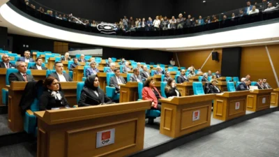 İstanbul Üsküdar Belediyesi’nde, Belediye Başkanı Sinem Dedetaş’ın tutuklanarak görevden uzaklaştırılmasının